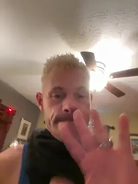 CloudyHungSoCal stripchat live cam model