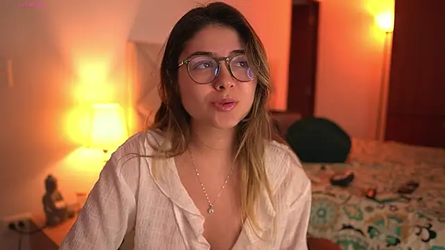 Lau_Bee stripchat live cam model