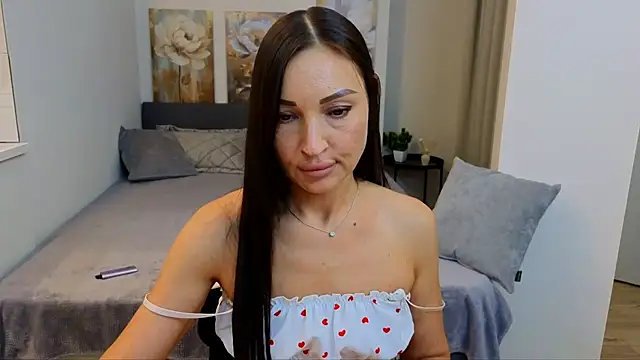 NikoleMills stripchat live cam model