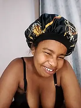 CurvyCharmsTush stripchat live cam model