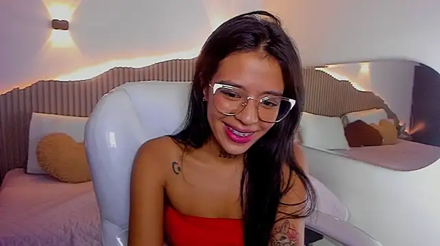 Iris8__ stripchat live cam model