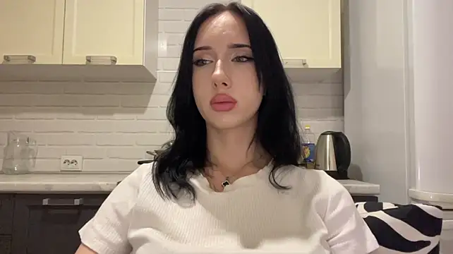 IsabellaQiueen stripchat live cam model