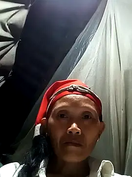 Nguyen_Emaa stripchat live cam model