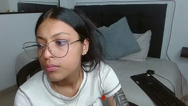 vaness_weet stripchat live cam model