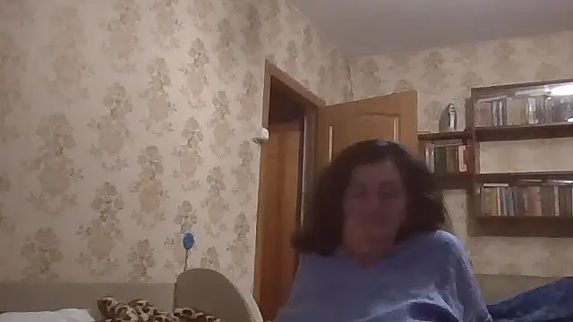 GypsiQueen2 stripchat live cam model
