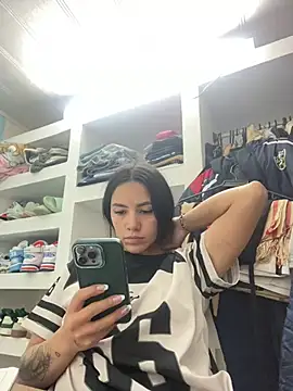 Marianahb-e stripchat live cam model