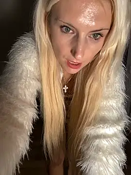 MimiLliiyy stripchat live cam model