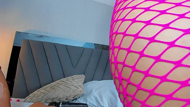 LUCIA_KHAN stripchat live cam model
