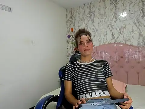 Nathaly-Tatiana stripchat live cam model