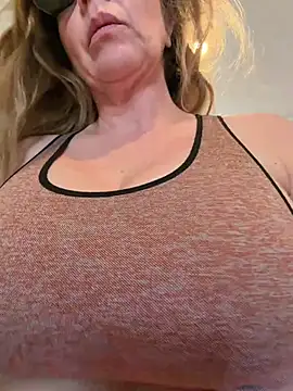 TYYGueraaa77 stripchat live cam model