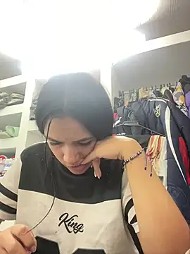 Marianahb-e stripchat live cam model