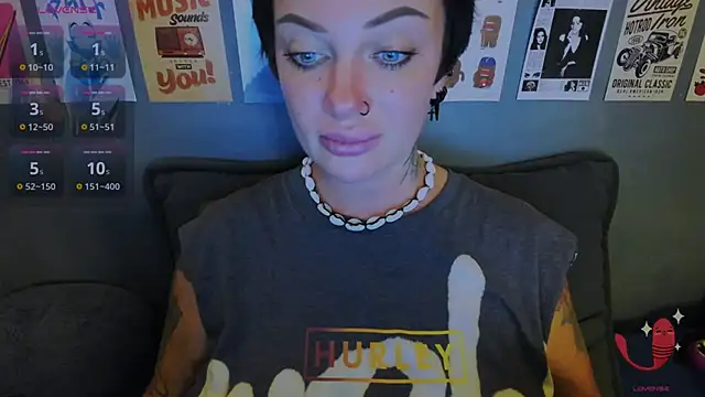 EllieOz stripchat live cam model