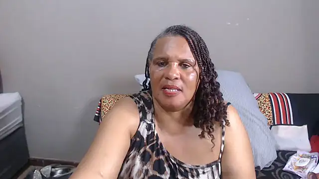 GrandBustyMelon stripchat live cam model