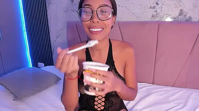 Mia_Duarte1 stripchat live cam model