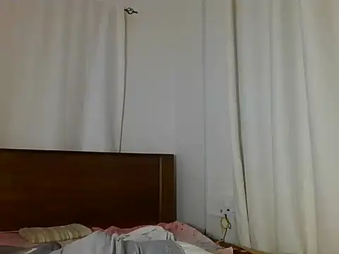 SleekCandy_petites stripchat live cam model