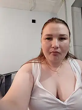 Jullia000 stripchat live cam model