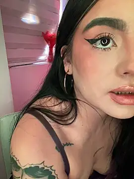 April_Sutraa stripchat live cam model
