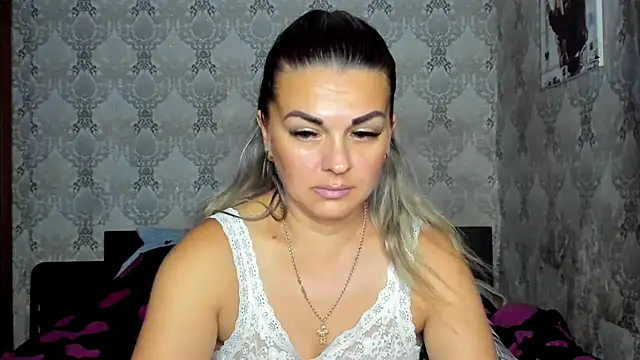 NicoletMoore stripchat live cam model