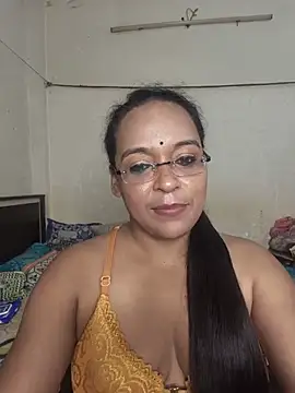 naughtymia06 stripchat live cam model