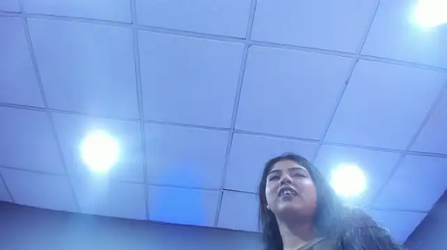 MiiaLimour stripchat live cam model