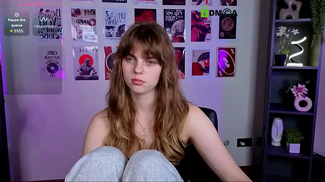 naya_may stripchat live cam model