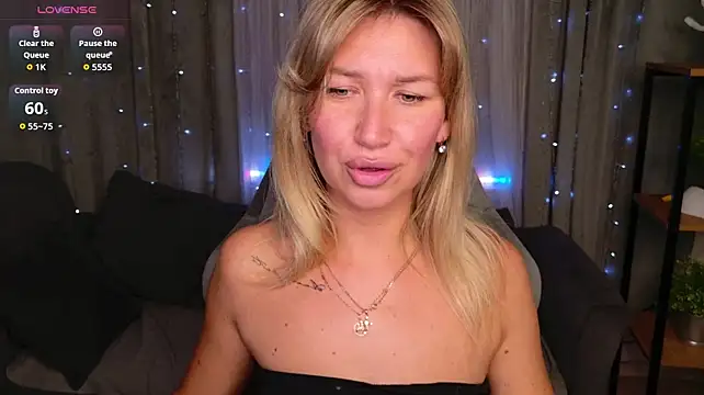 MilaBott stripchat live cam model