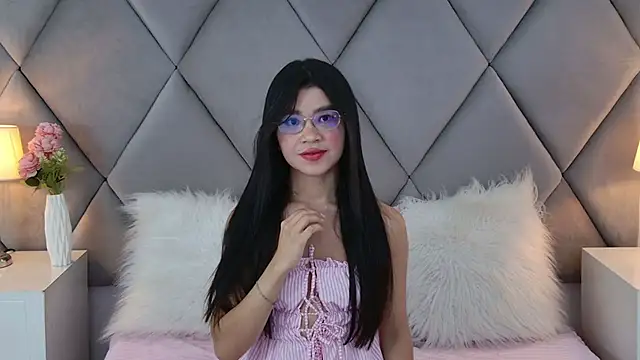 OliviaDiaz stripchat live cam model