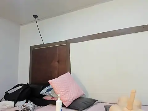 Naomi_Moon_ stripchat live cam model