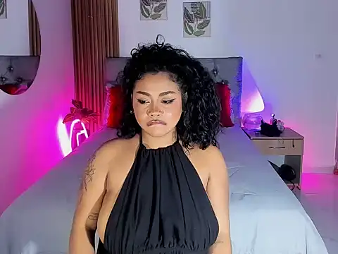 Bonnylu stripchat live cam model