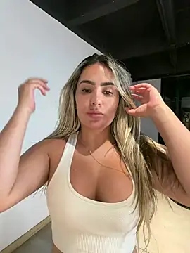 Miilana_ stripchat live cam model