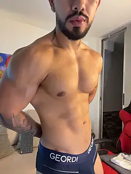 Ezzio_Scolaro stripchat live cam model