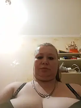 KiraStanton stripchat live cam model