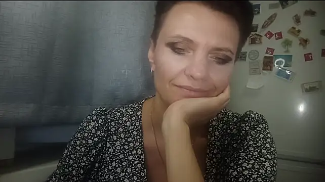 HotMamaQueen234 stripchat live cam model