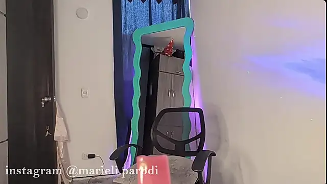 Parodi7 stripchat live cam model