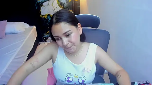 Littlee_Noemi stripchat live cam model