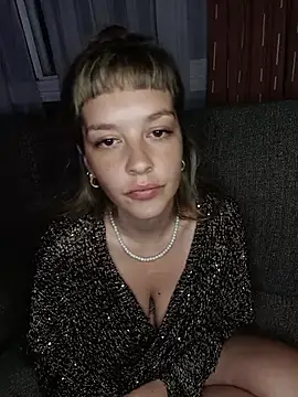 sarahbrends stripchat live cam model