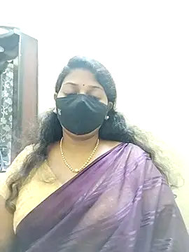 Soundarya143 stripchat live cam model