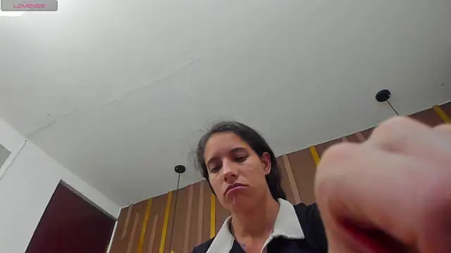 MiaCours stripchat live cam model