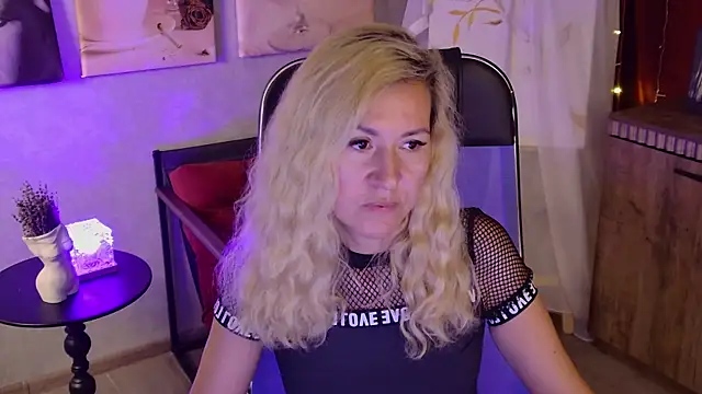 DonnaSmitth stripchat live cam model