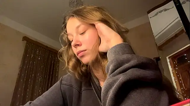 TarenOgilvie stripchat live cam model