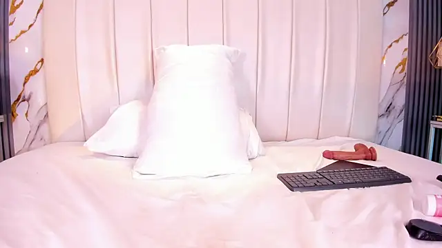 KatheOlson stripchat live cam model
