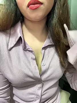 Yours_riya11 stripchat live cam model
