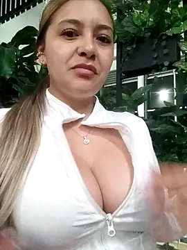 alana_69 stripchat live cam model