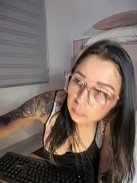 Natural_BIGASS_Nina stripchat live cam model