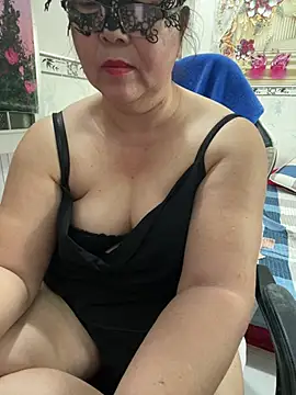 nym2008 stripchat live cam model