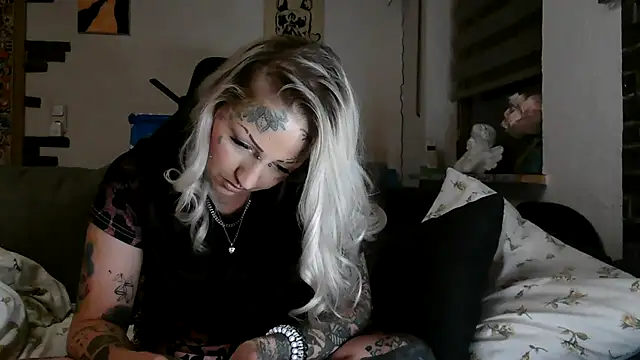 RoxxyInk stripchat live cam model
