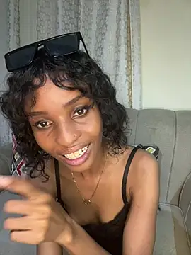 Petitehottie stripchat live cam model