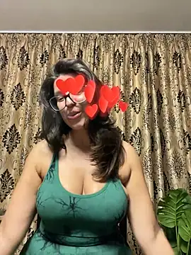 NadiraNoor stripchat live cam model