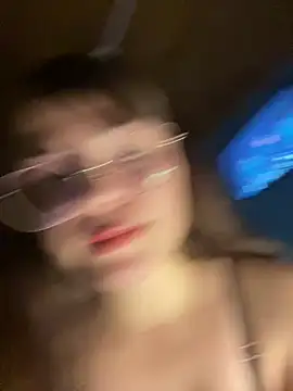 Luna33- stripchat live cam model