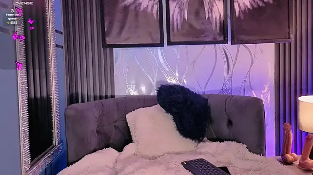 Megan_Do_Santos stripchat live cam model